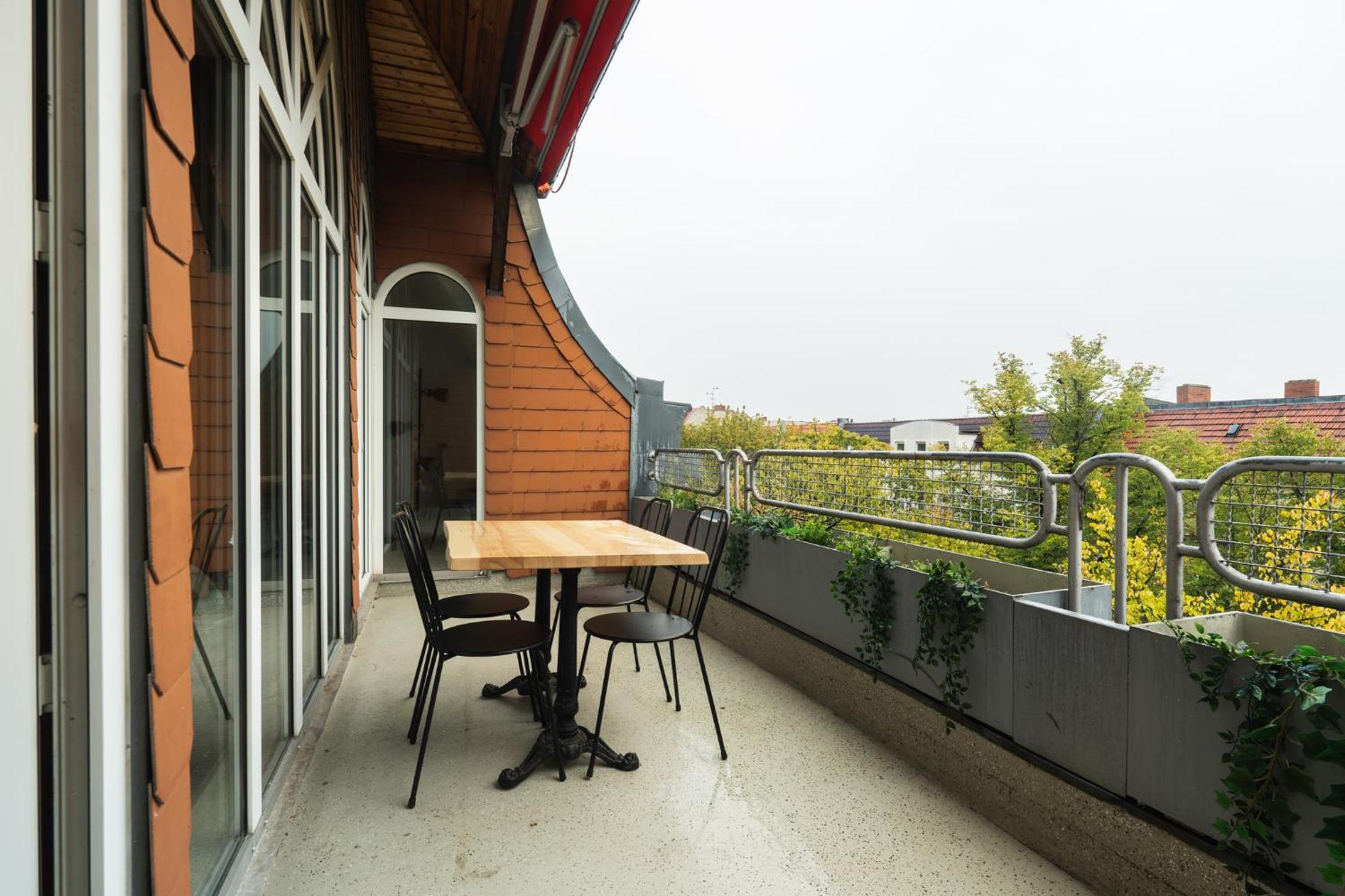 Staywell - Lichtdurchflutetes Apartment Mit Terasse Berlin Luaran gambar